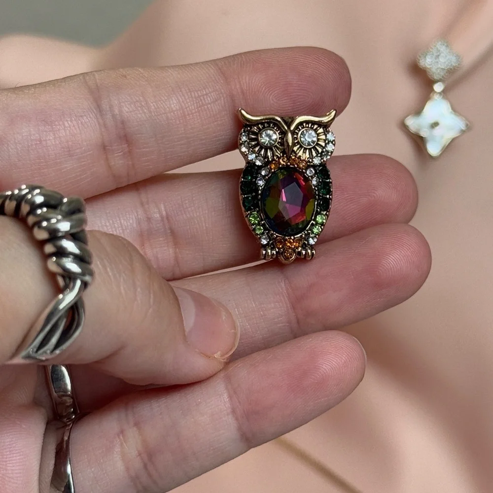 ⚜️ Vintage Style Elegant Gold Owl Brooch with Crystals 💎 - Picture 4 of 8